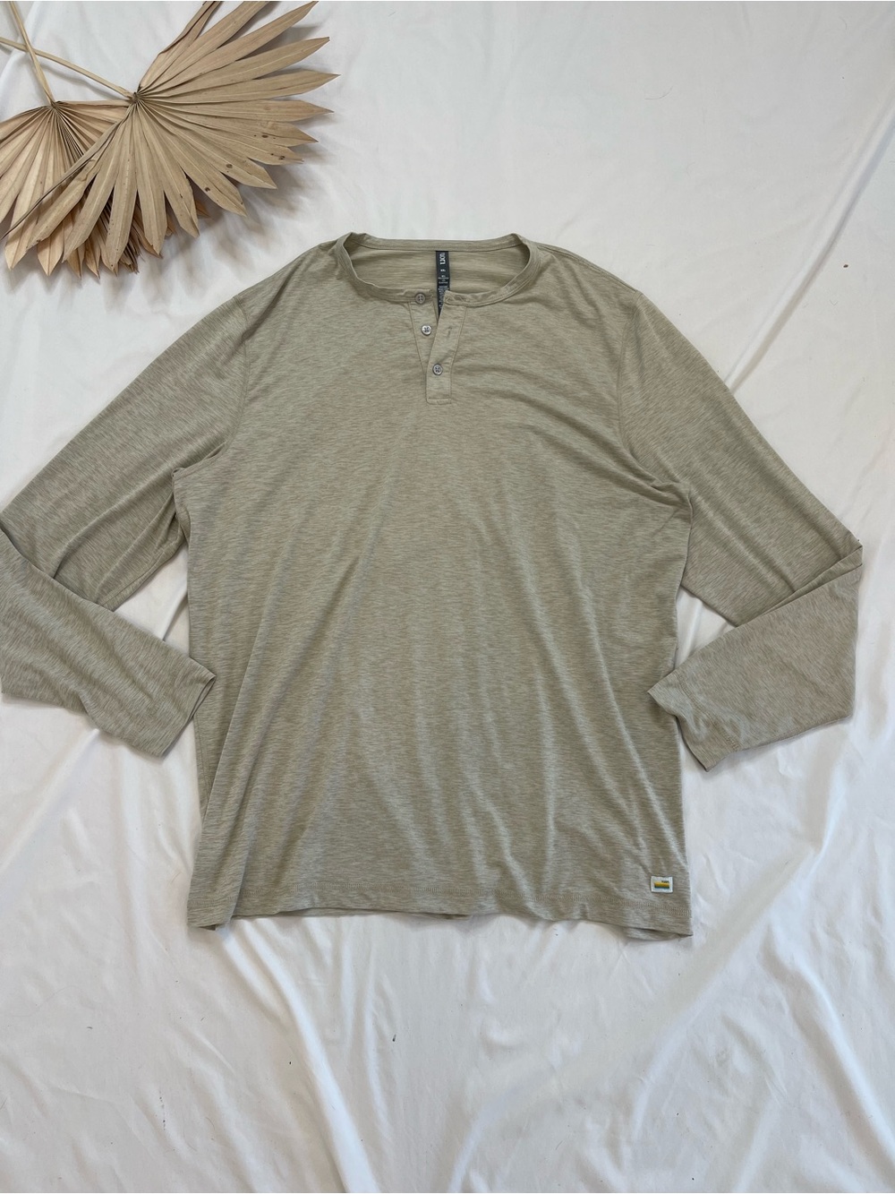 Vuori Ease Performance Long Sleeve Toast Heather Beige Tan Henley Shirt Top XXL